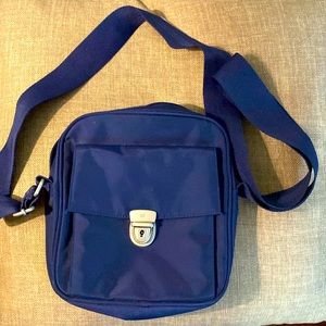 American Eagle Outfitters cross body bag- vintage!